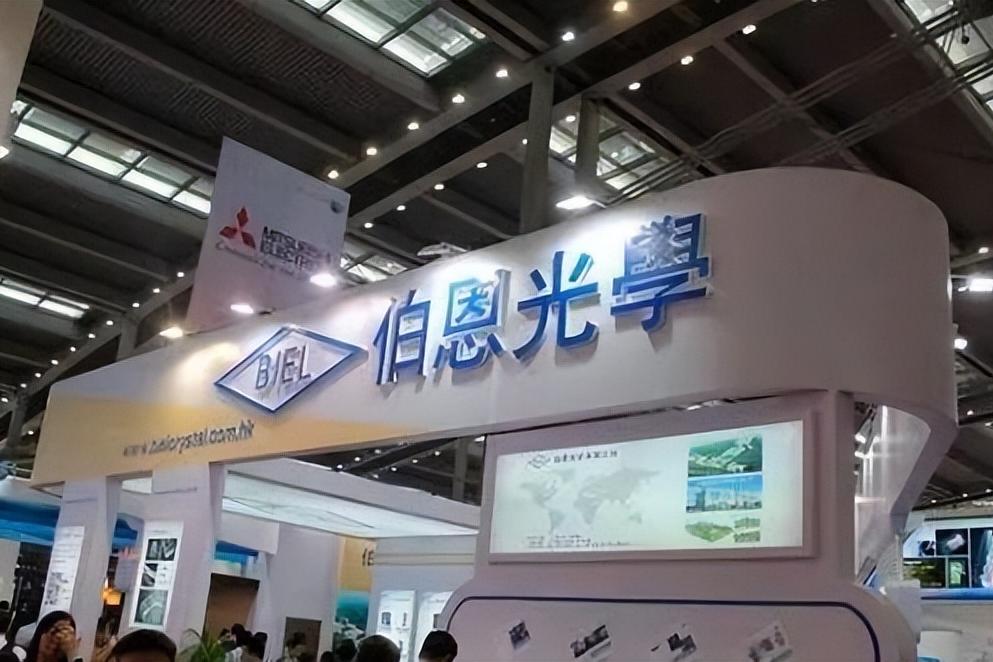 中国最牛打工妹逆袭成580亿女富豪,30岁打工妹的逆袭之路