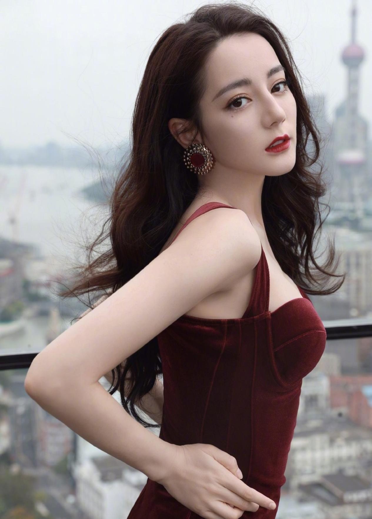 黑夜行者宋轶身材,宋轶机场露脐身材