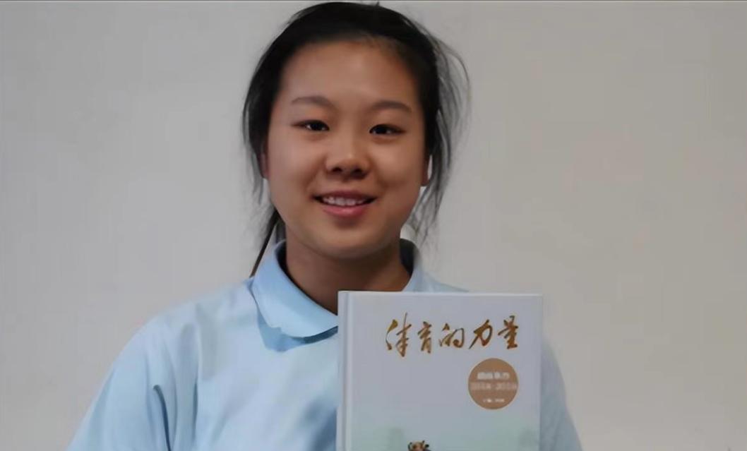 那个高考发疯的女孩现状,高考一字马女孩现状如何