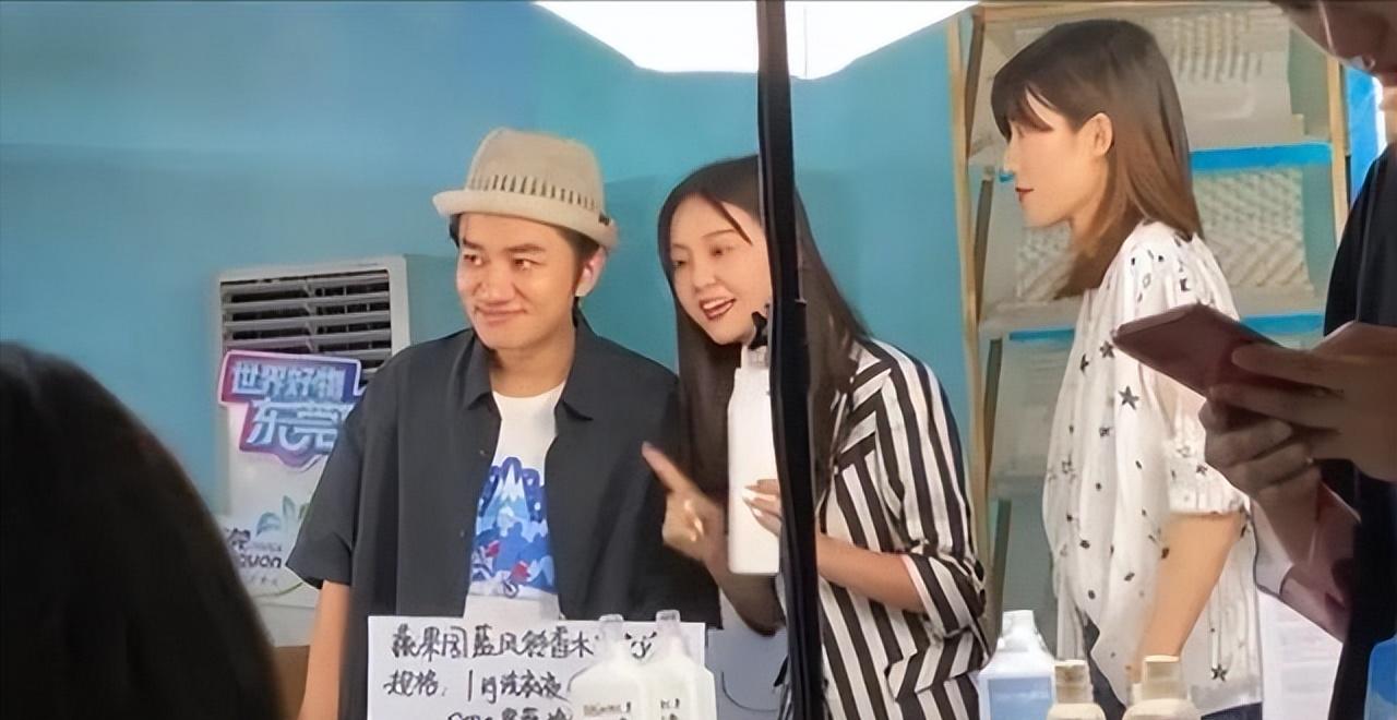 网红富婆租车拍视频装有钱人,养豹的富婆