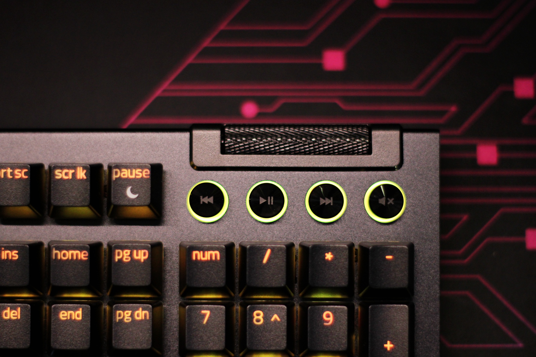 雷蛇黑寡妇蜘蛛幻彩版键盘测评,雷蛇键盘黑寡妇v4专业版测评