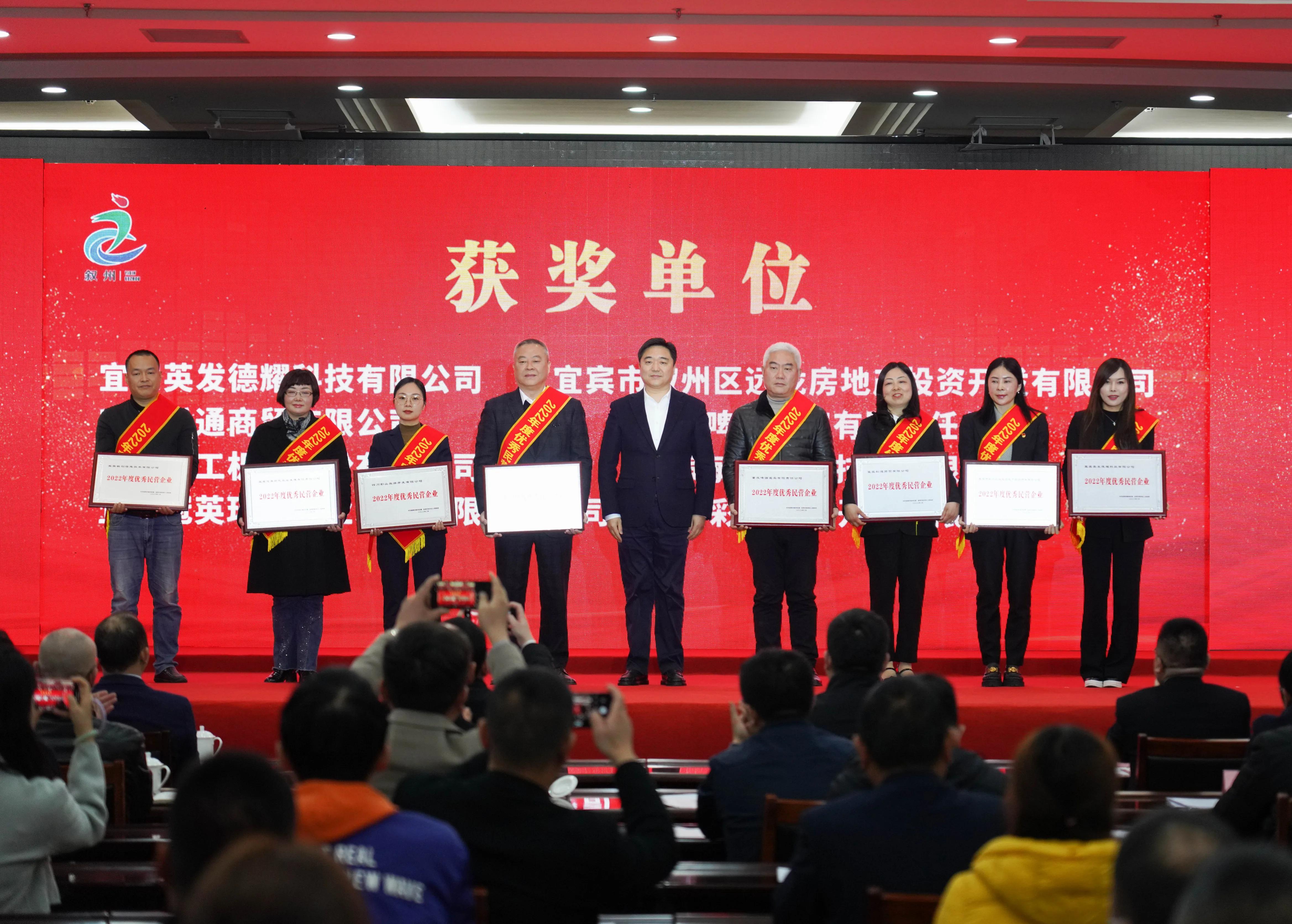 蓉戎连锁超市：2023年精英管理层团建拓展培训圆满结营！