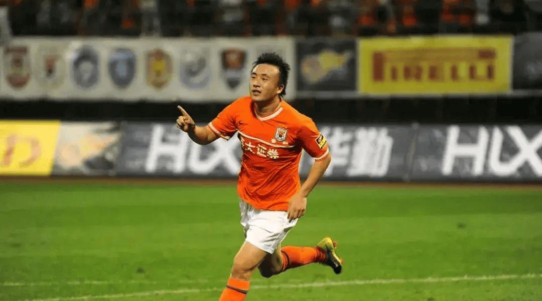 前知名男足国脚久违露面，与舒畅同现身美国，曾被传是畏罪潜逃