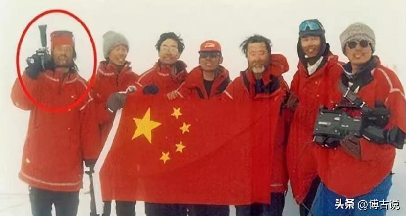 64岁毕福剑现状凄惨，陋居农村，吃力修三轮，活该付出惨痛代价