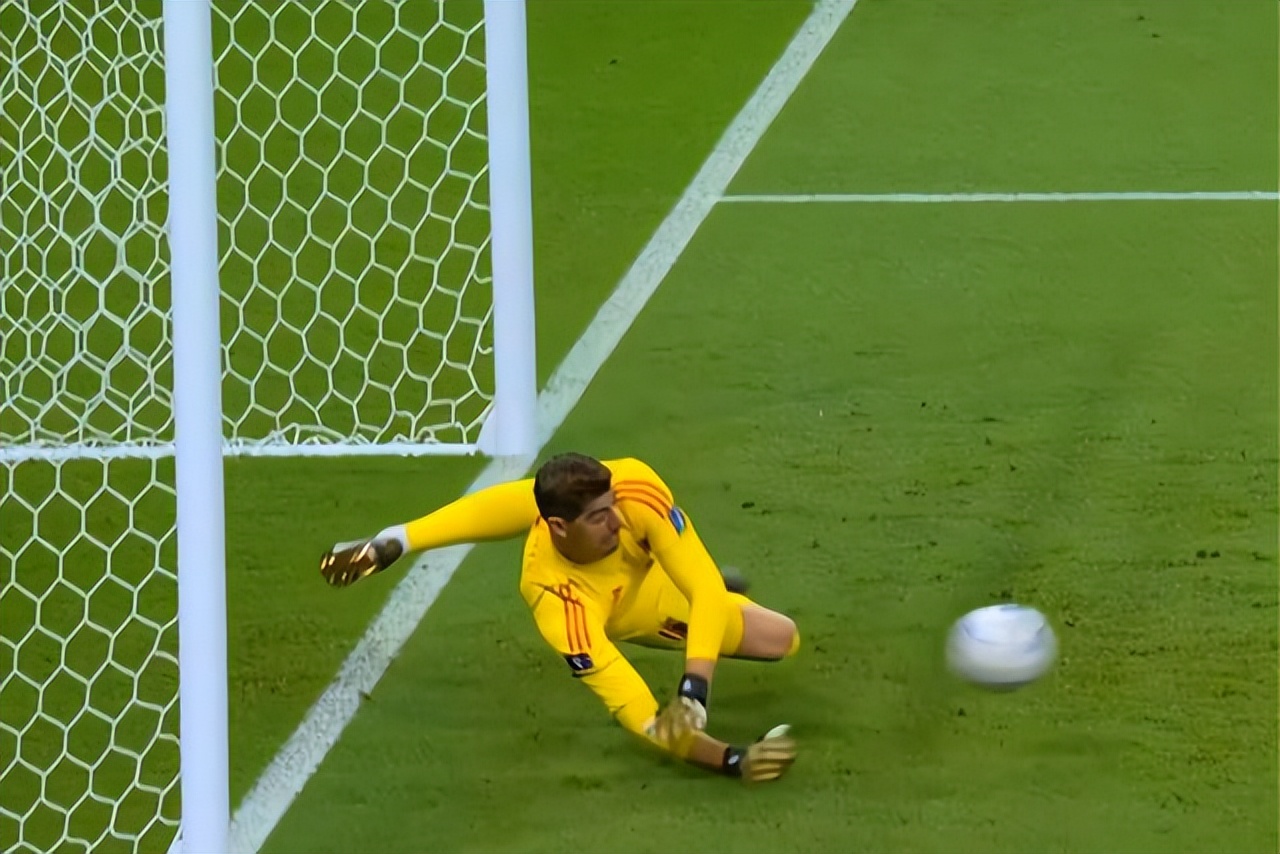 什么是越位犯规的基本规则,什么是越位足球比赛