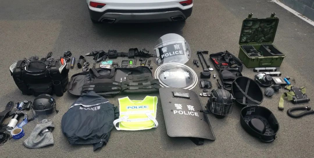 白发特警老队长,白发特警开枪