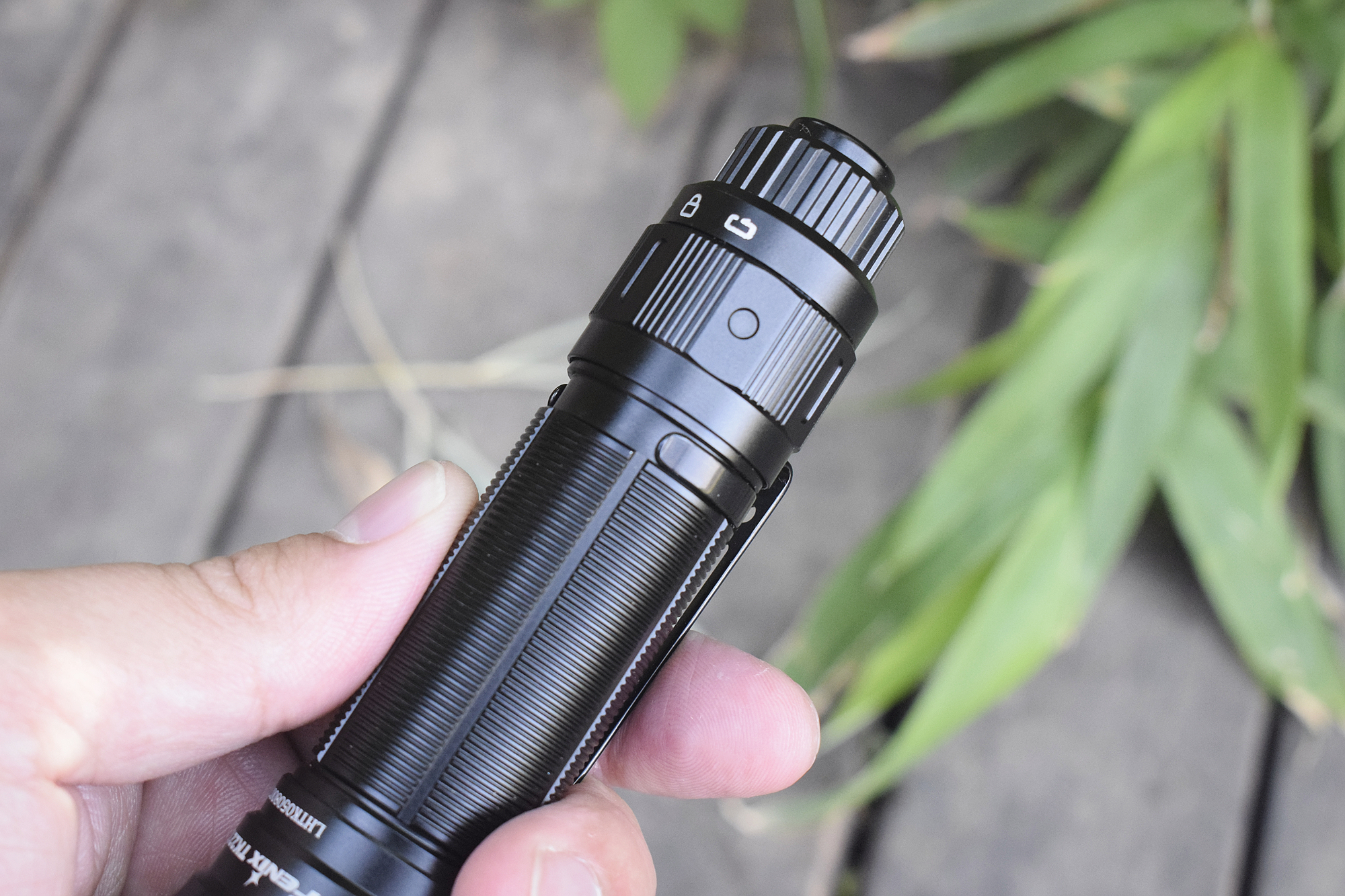 菲尼克斯tk75-2018手电评测,fenix菲尼克斯tk16v2.0战术手电筒