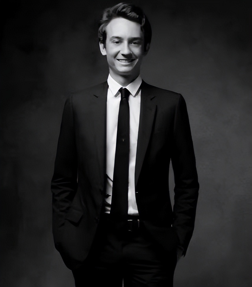 他靠全世界女人“吃饭”，2妻5子争千亿家产，比赌王家精彩多了！