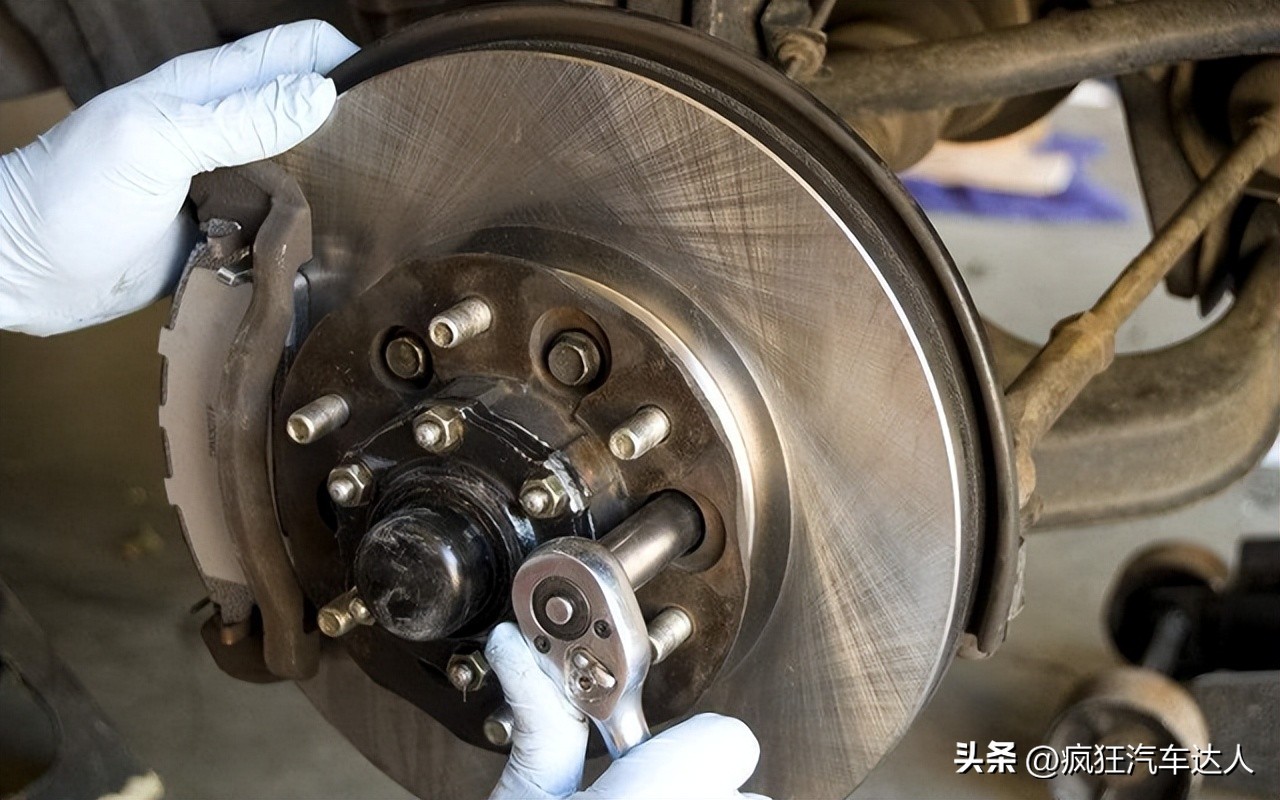 汽车刹车片大概多久更换一次呢,车子的刹车片一般多久需要更换