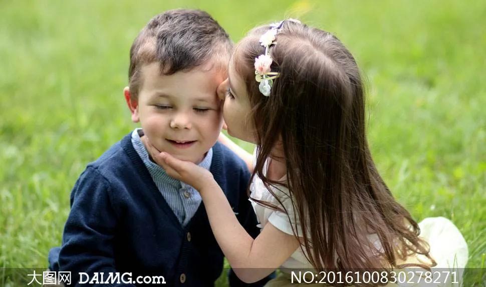 青春期男孩被表白了家长怎么引导,被小几岁男孩表白了怎么办