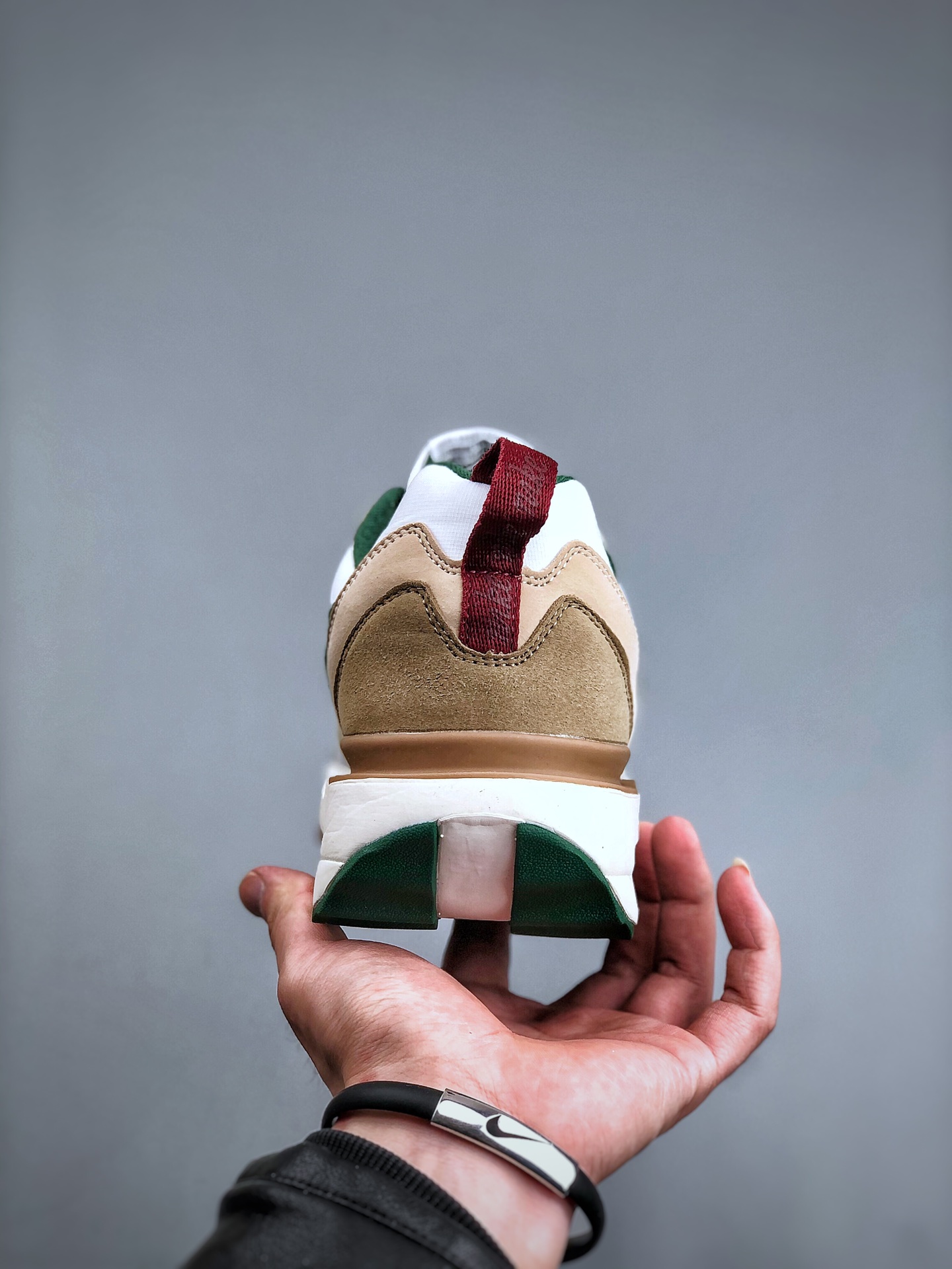 磨脚的鞋子不要硬穿,磨脚的鞋子别硬塞