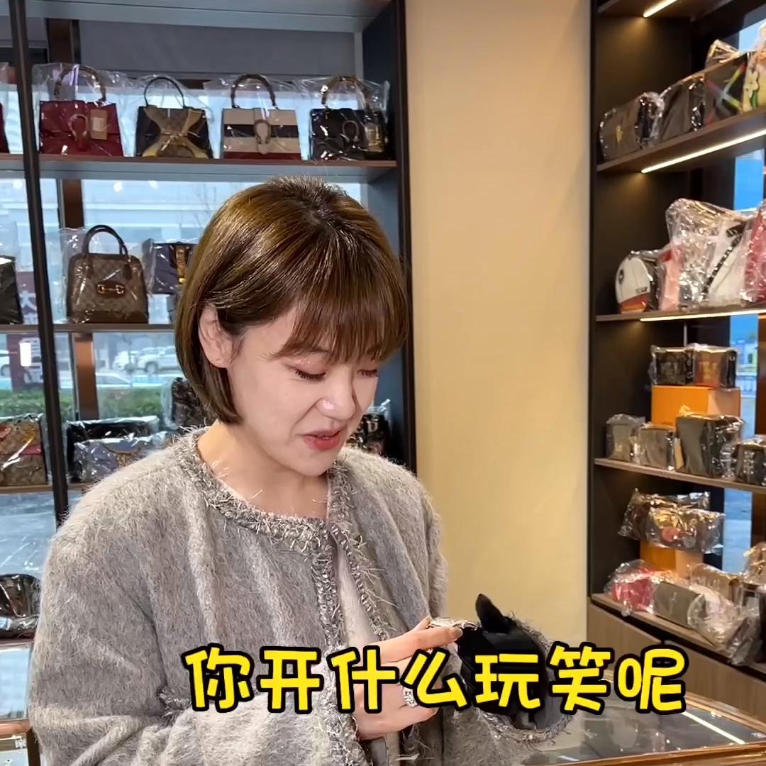 姐妹们，28万是你的话选包还是选表😁#香奈儿陶瓷表