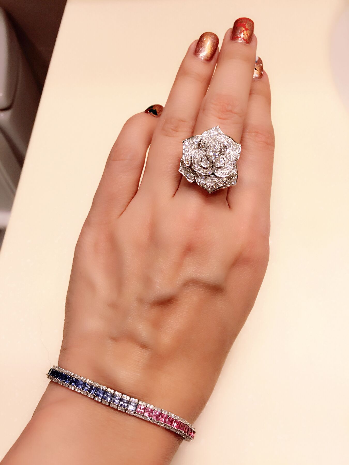 伯爵玫瑰花戒指,伯爵最美的玫瑰花戒指