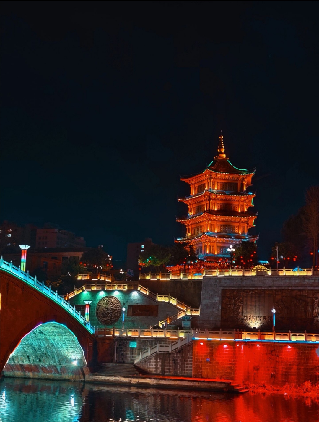 男子花70万买了套房 (男子花1000万买30套房子)