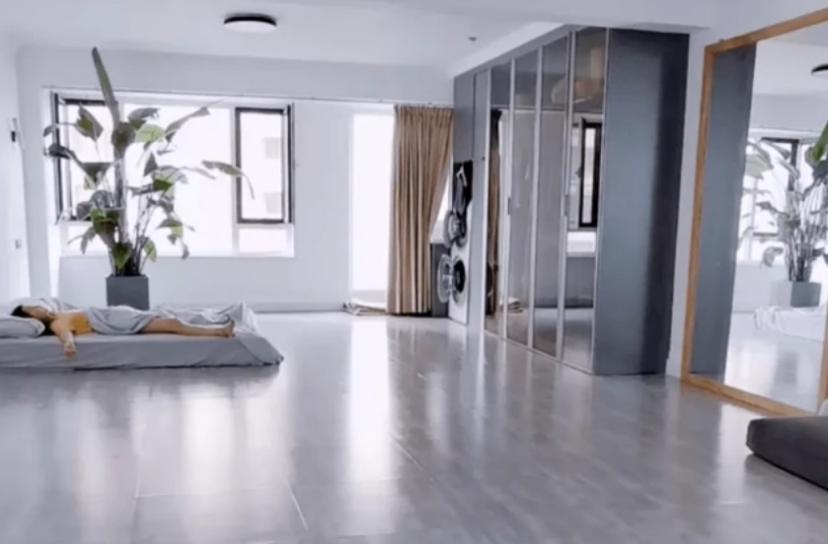 90后上班族一个月开销,90后月入2万却只花250元攒钱买房