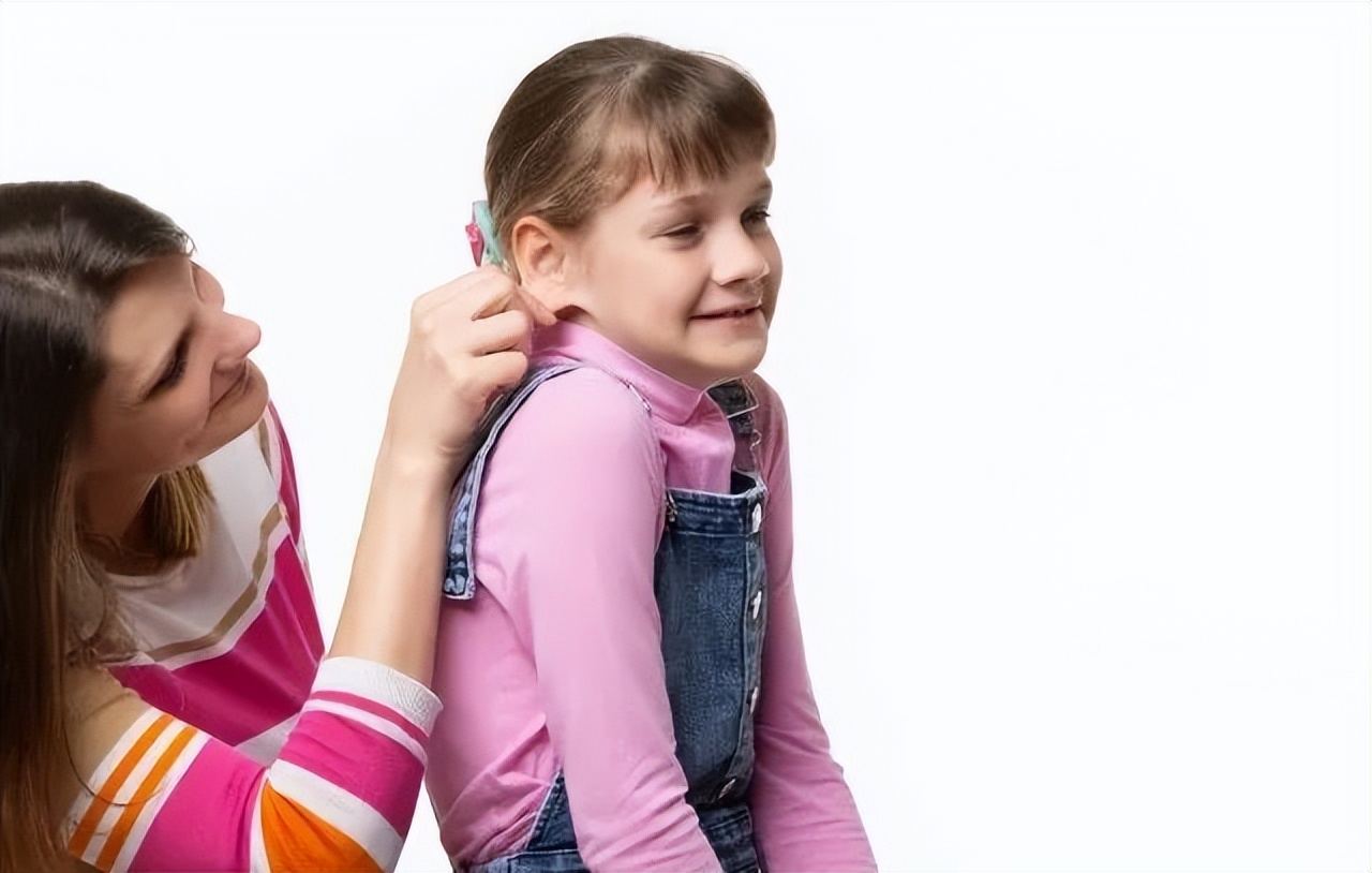 人老了耳背戴助听器,人老了耳背听不见