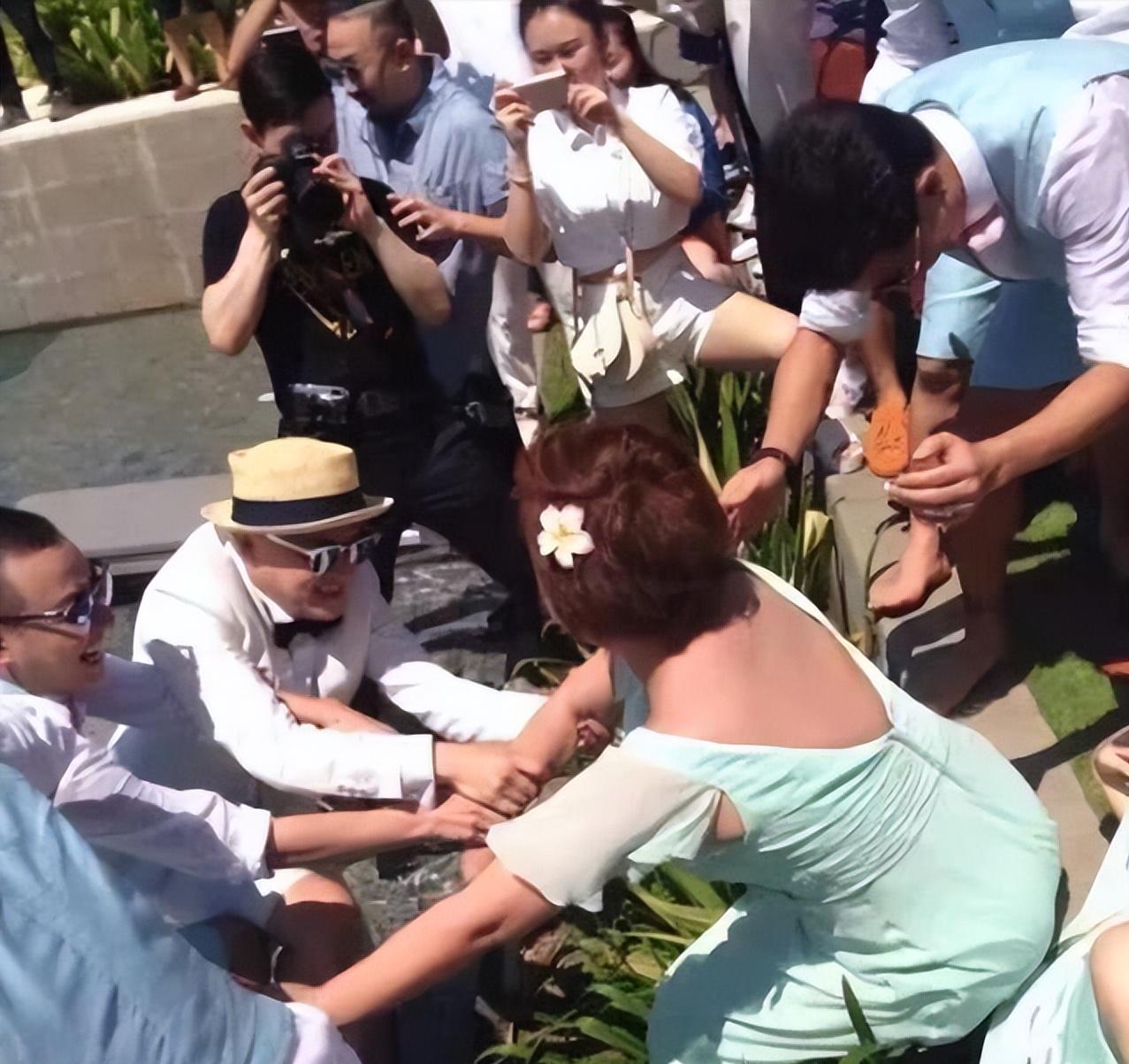 摸腿、陪酒、绝育、自杀，娱乐圈的*规则潜**，“毁”了多少女孩？