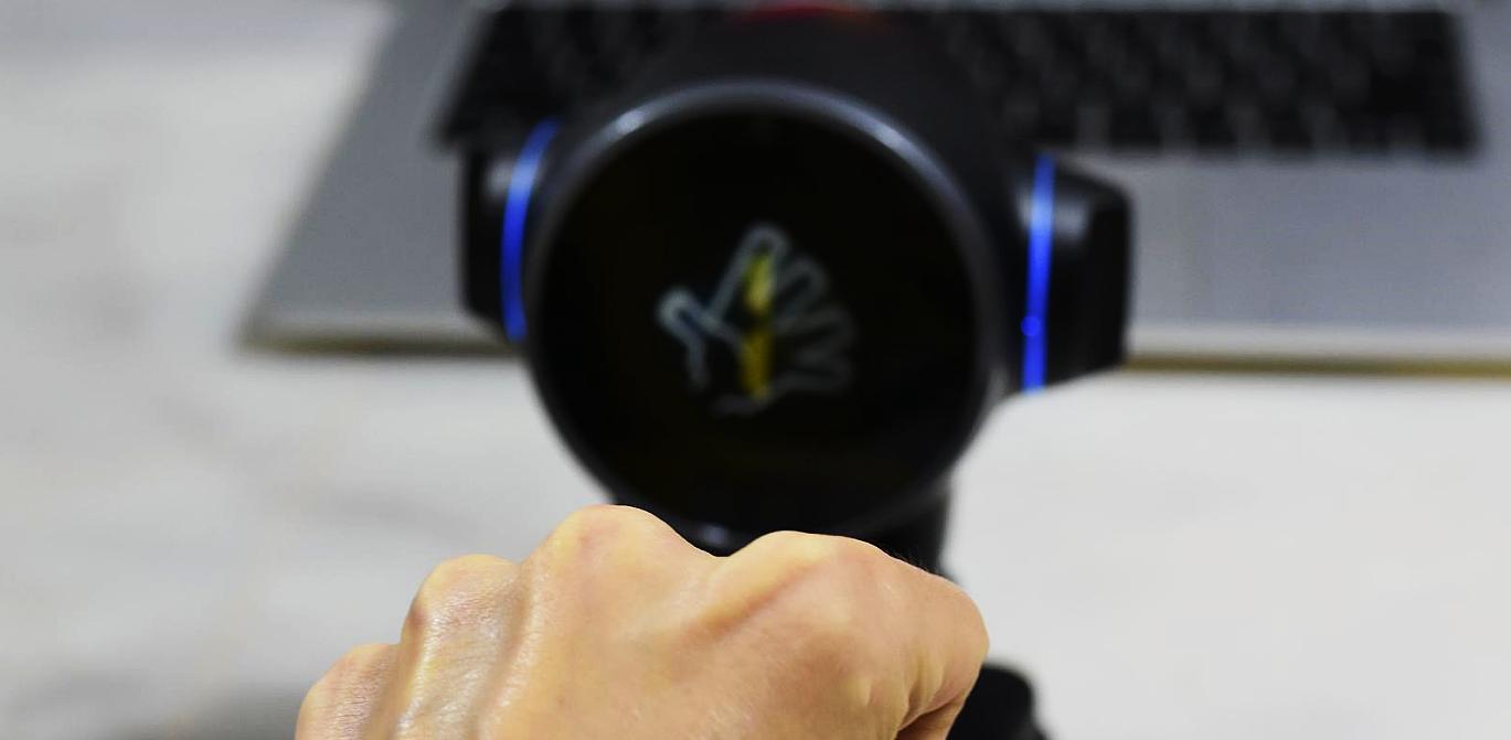 桌面人形机器人,乐天派和emo桌面机器人