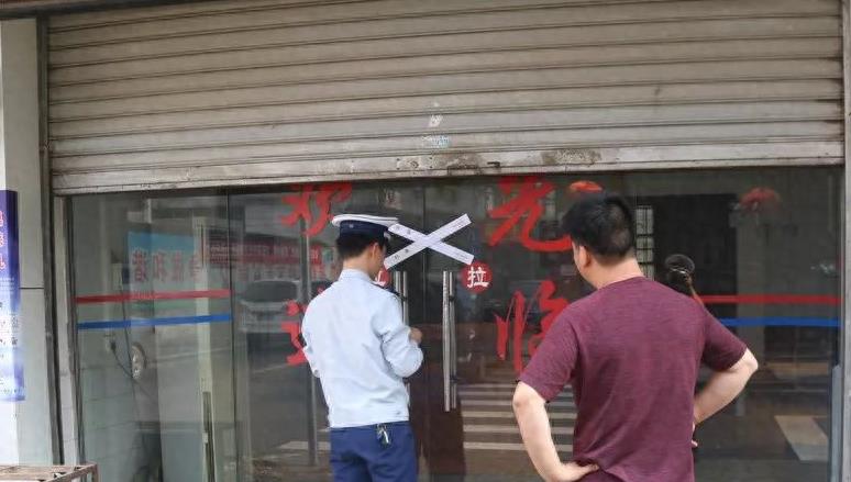 江苏一“鸭店”被警方捣毁，嫖客竟全是女富婆，最小嫖客才25岁！