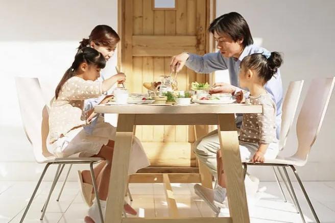 三世同堂家庭花销,一般家庭订婚花销