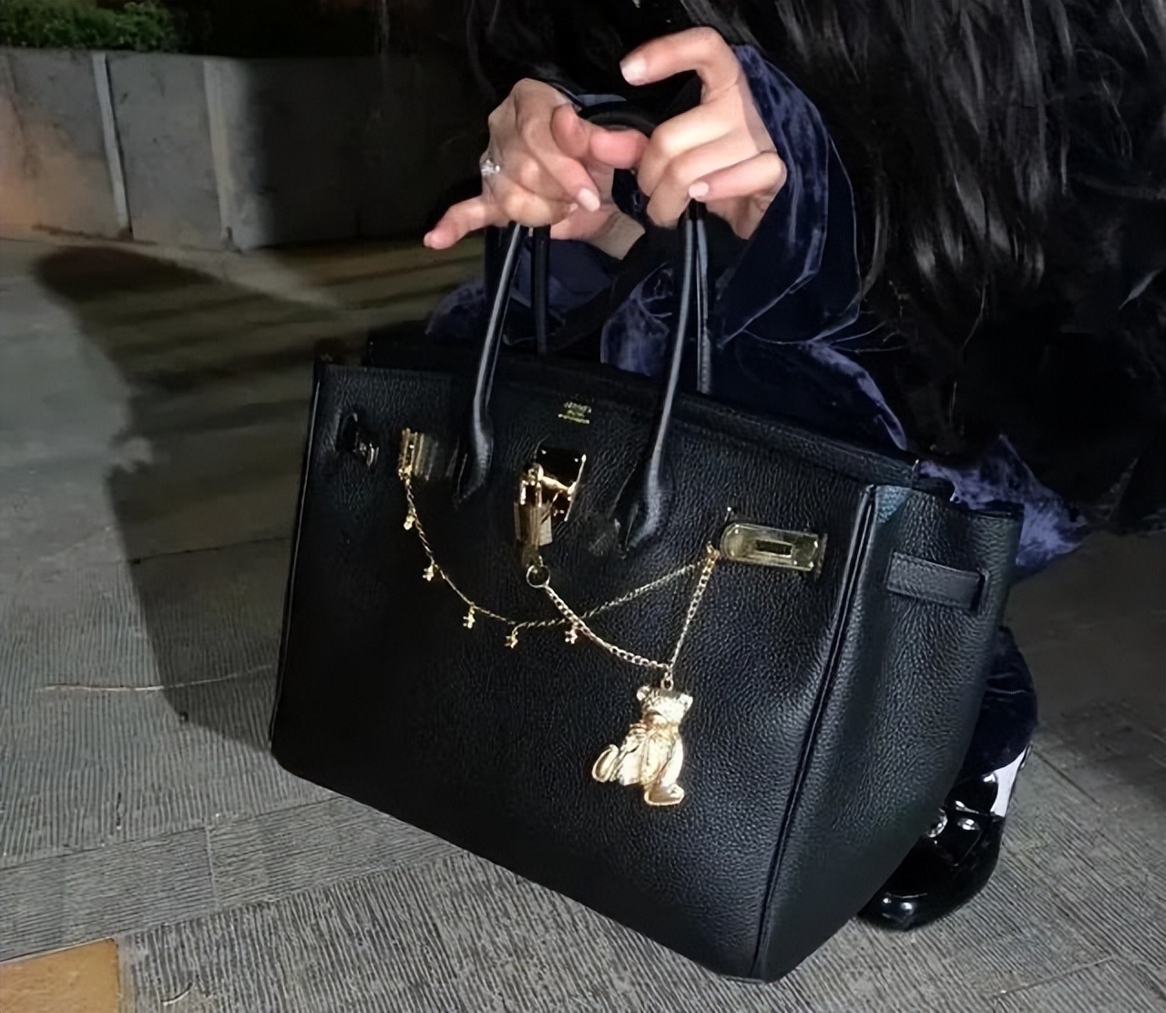 女大学生假扮名媛21天,揭露残酷*规则潜**:你越强,身边好人越多