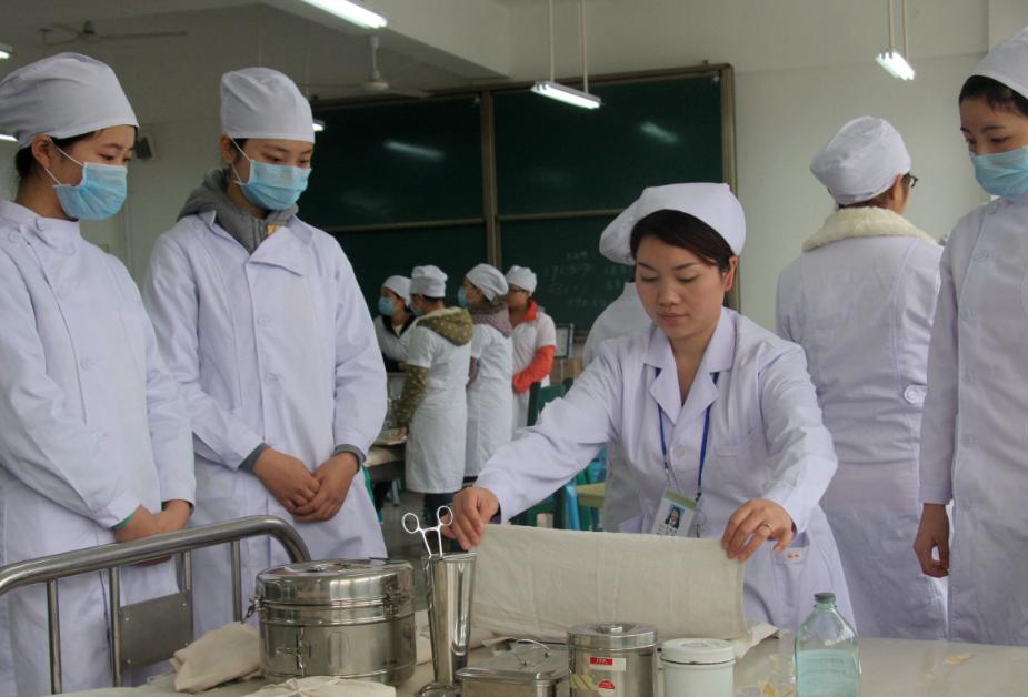 护理专业怎样才能成为铁饭碗,护理专业的最终出路