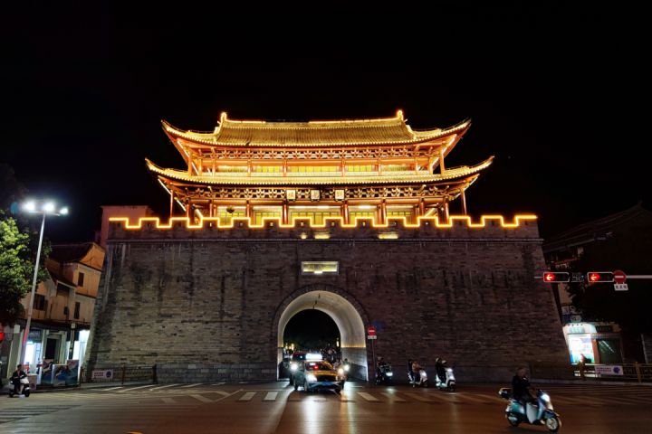 这座好吃好玩好住的云南小城，我劝你一定早点去