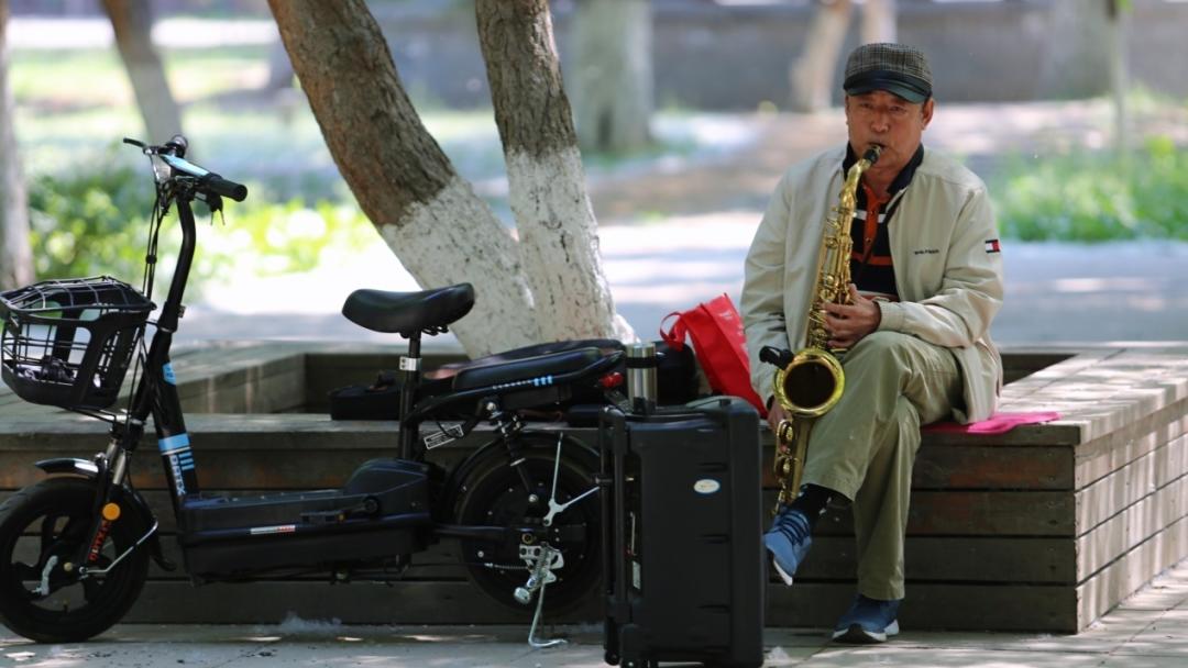 养狗人的视频,养狗人皮肤过敏的症状和表现