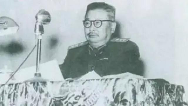 国军少校闯进解放区，要求见*长首**，李克农得知后激动回复：善待他