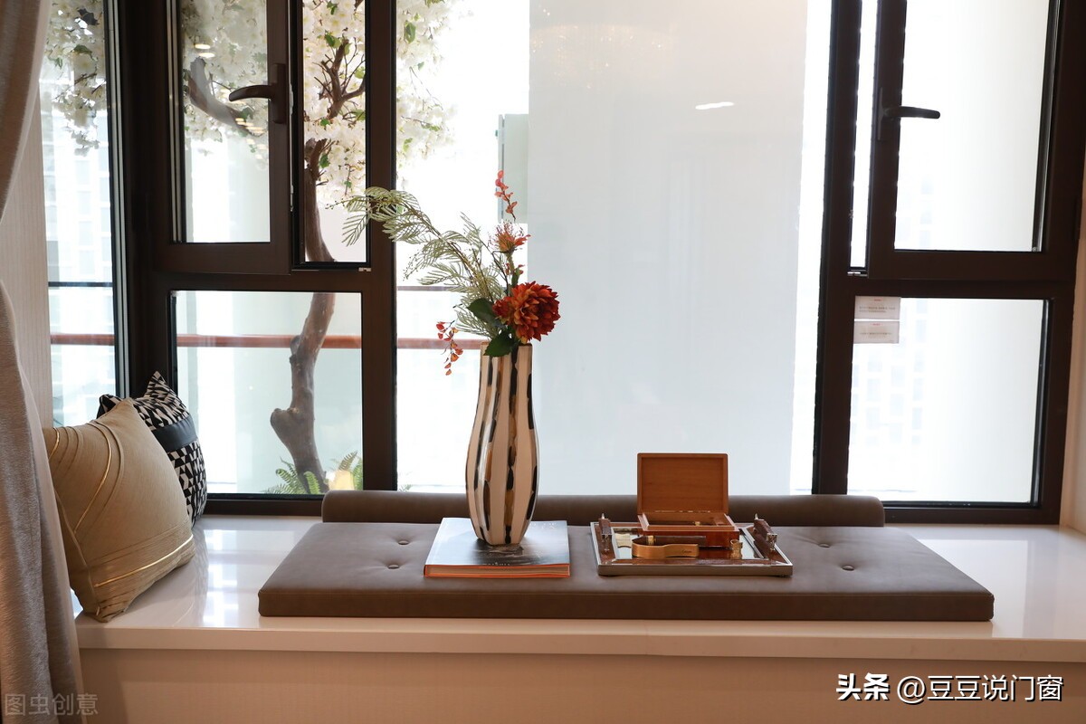 封阳台换玻璃好换吗,阳台封窗开窗方式哪种好