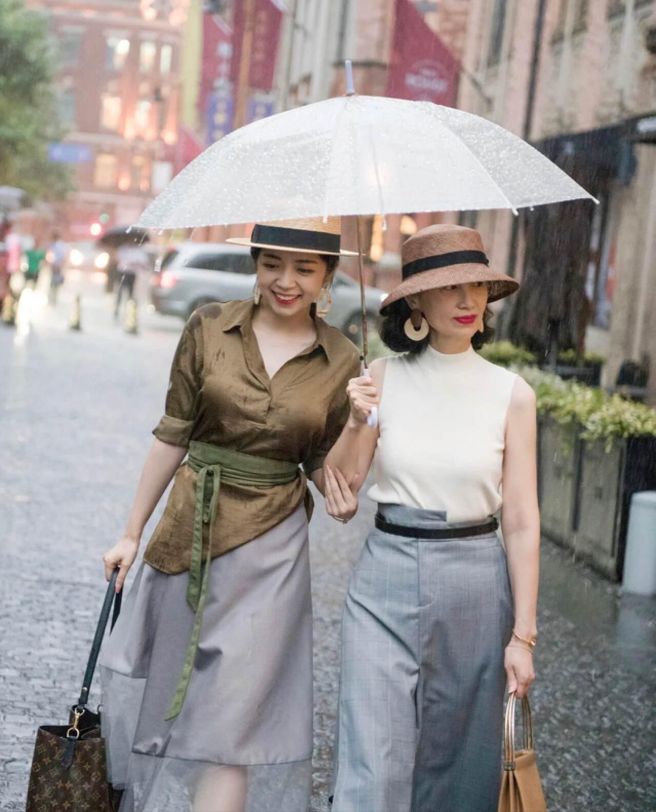 适合40岁女人穿的简单大方衣服,40岁的女人要穿什么衣服好看流行