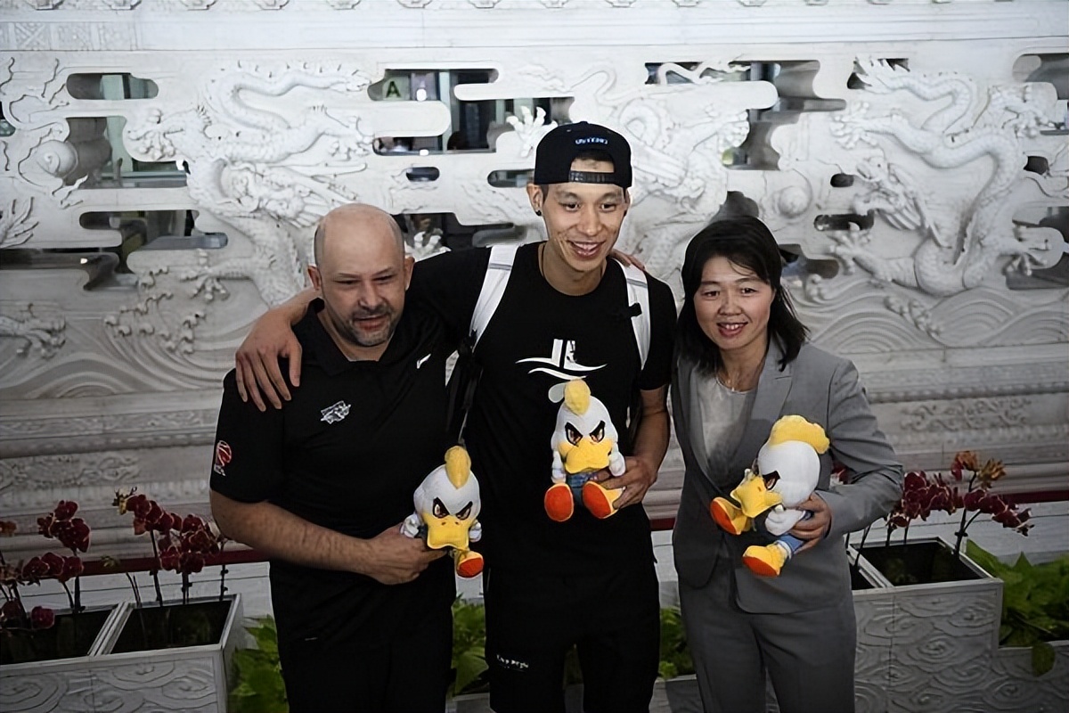 威姆斯秀舞蹈，秦晓雯卸任首钢，辽宁名宿有望取代王建军