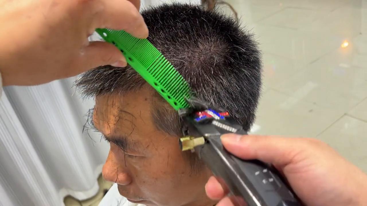 美发牙剪怎么用视频教程,牙剪手法教学视频