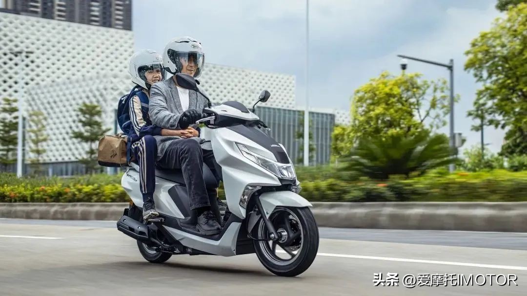 五羊本田ncr125最新款2024,城市通勤踏板推荐五羊本田ncr125