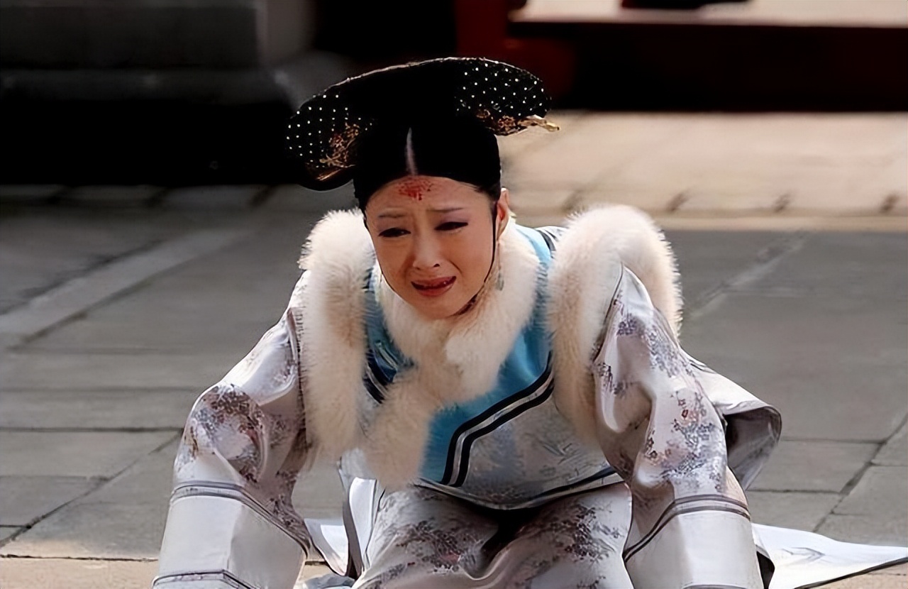 恶心娱乐圈黑幕，陪玩、陪睡、*规则潜**都不足为奇，揭开内娱遮羞布