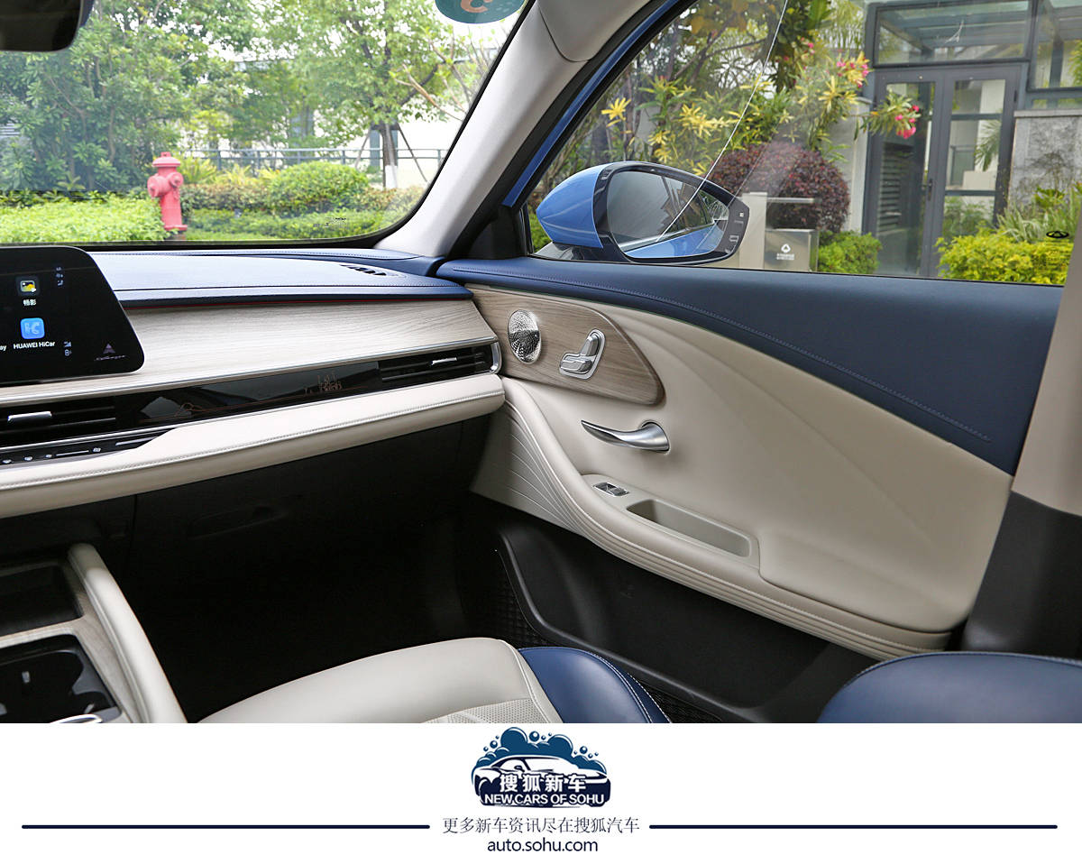 奇瑞艾瑞泽8对比长安uni-v,奇瑞艾瑞泽82.0t试驾