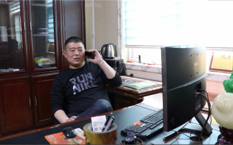 男子买7吨米中9瓶茅台结果,男子买饮料中奖兑换96瓶原视频