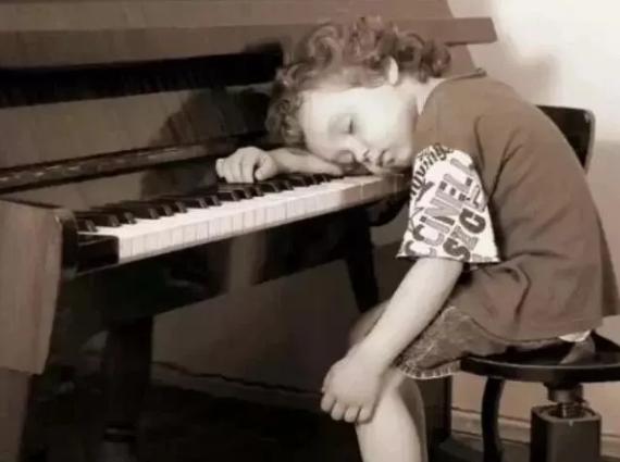 为什么孩子很难坚持学习钢琴,孩子不愿意练钢琴怎么办