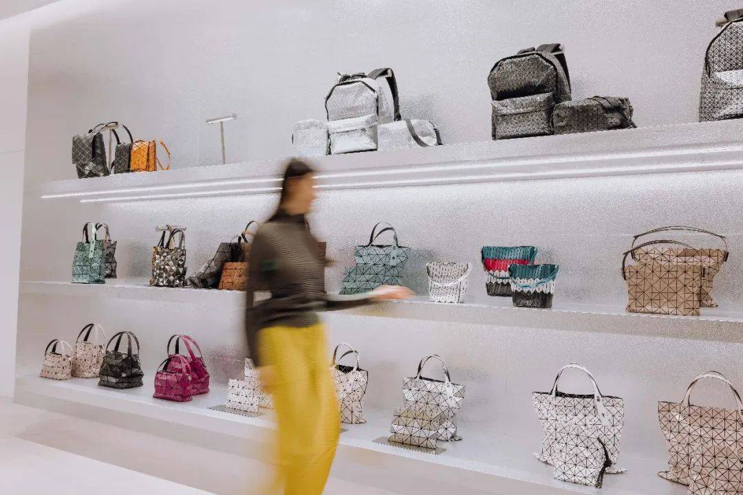 三宅一生水桶包2021,2023年第一只大牌包包