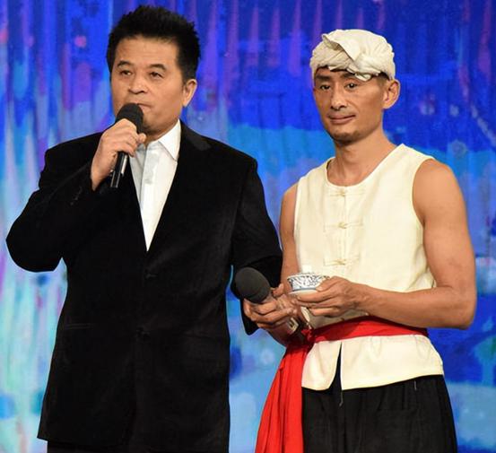 毕福剑离开央视后现在有退休金吗,央视主持人毕福剑又要重返舞台么