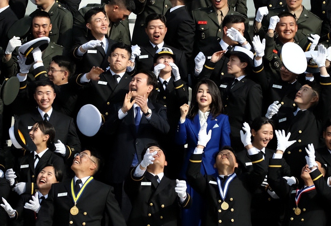 韩国第一夫人访美服装秀,韩第一夫人照片