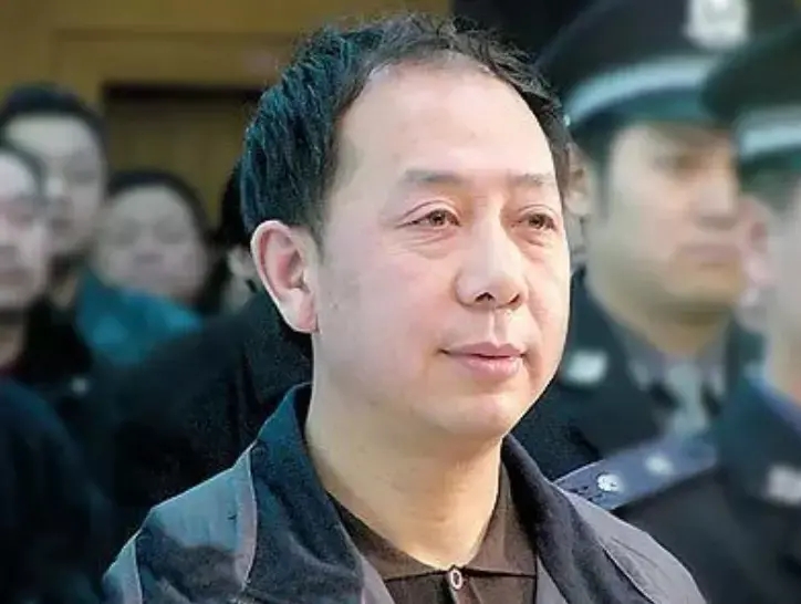 “明星经理”沉迷澳门*场赌**，为筹赌资，让大学生*妇情**开公司倒公款