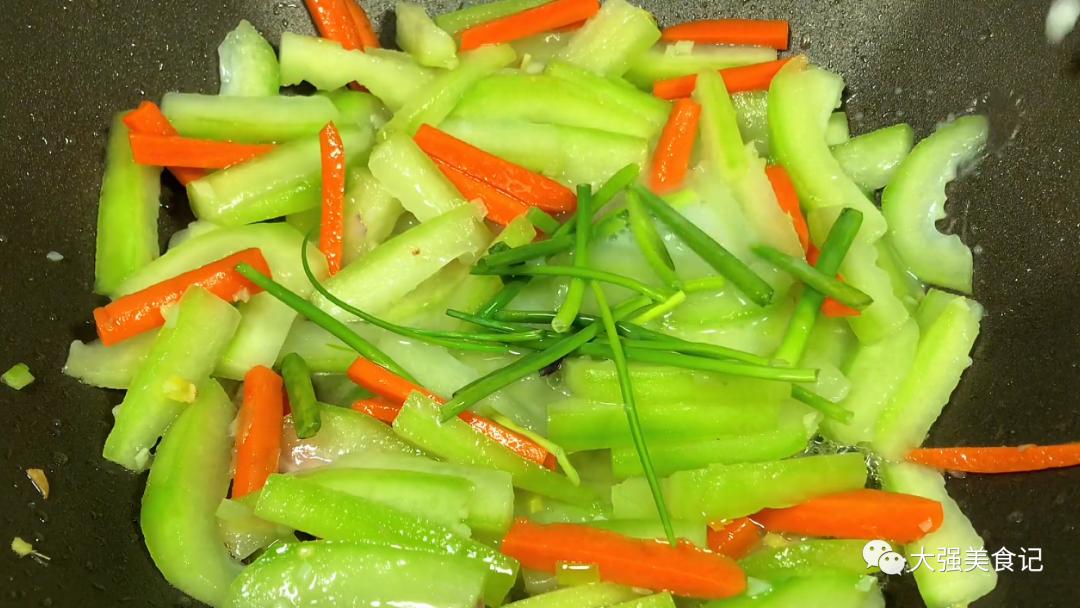 肺气热引起的咳嗽吃什么止咳化痰,阳了咳嗽吃什么菜好