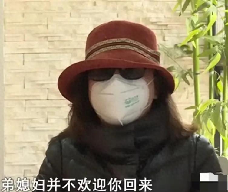 72小时不让睡觉，后背打到脱皮，女子恳求民警：他都是为我好