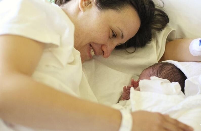 过预产期都不肯出来的宝宝是懒吗,胎儿临近预产期怎么就不动了