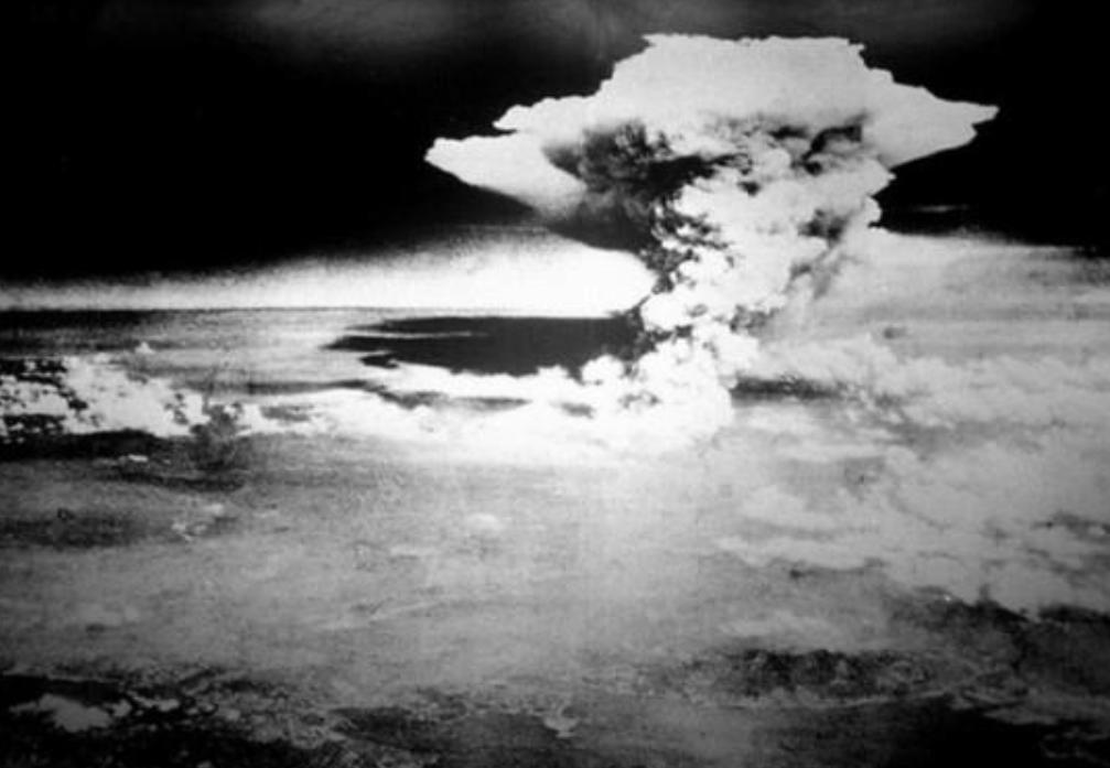 埃特纳火山喷出大量烟圈,火山喷发遮天蔽日但却拯救了地球