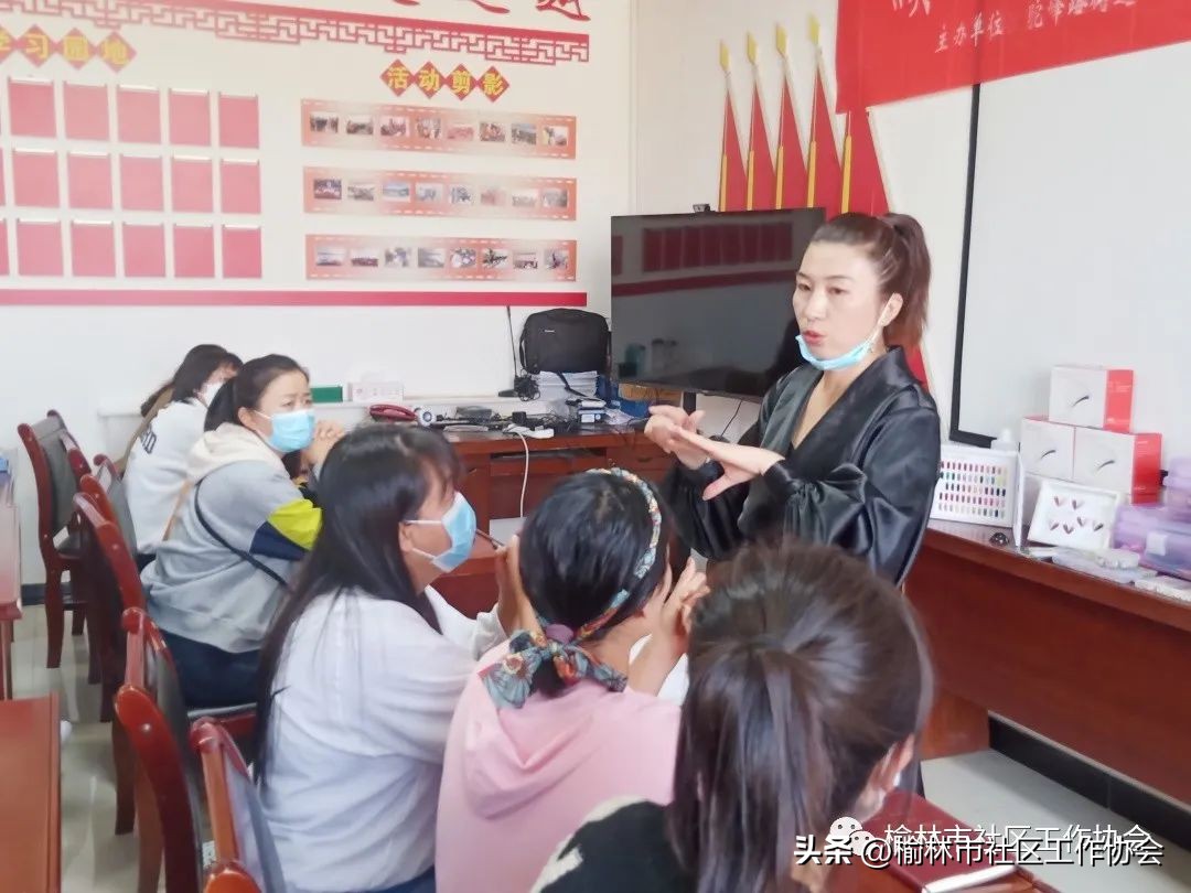 【公益项目】“公益美甲助力她力量”《美丽人生—社区妇女创业就业赋能项目》美甲技能培训正式开课！