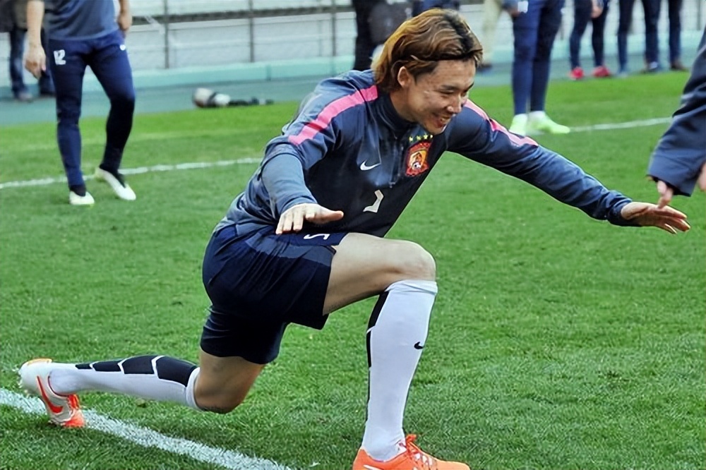 丢人丢到国外的运动员,中国男足张琳芃赛前动员视频