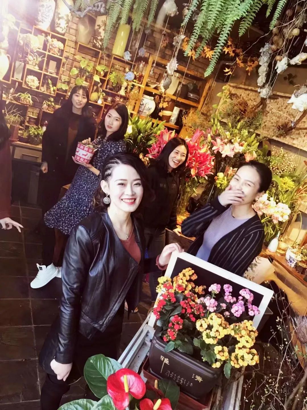 今年3.8节，这三家花店沙龙为何生意火爆？