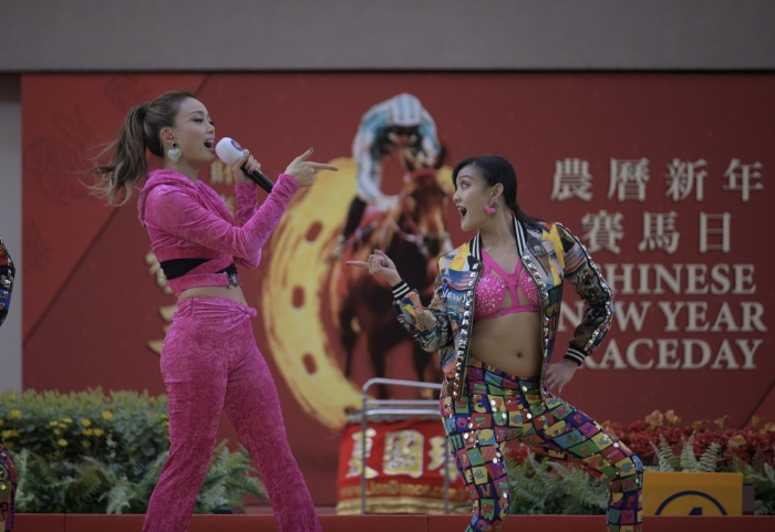 鏃鸿储璧涢┈,鏄ヨ妭棣欐腐椹収璺戝叆鍦轰汉鏁板垱鏂伴珮